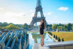 Paris: Professional Photoshoot with the Eiffel Tower