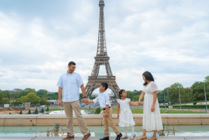 Paris: Professional Photoshoot with the Eiffel Tower