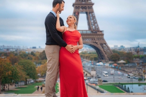 Paris: Professional Photoshoot with the Eiffel Tower