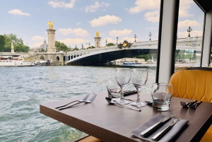 Paris : Croisière sur la Seine avec déjeuner à 3 plats