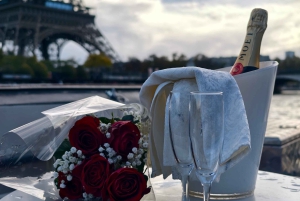 Paris : Croisière sur la Seine avec déjeuner à 3 plats