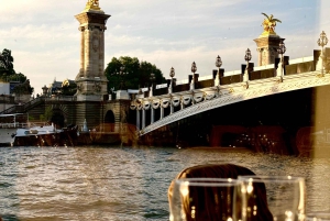 Paris : Croisière sur la Seine avec déjeuner à 3 plats