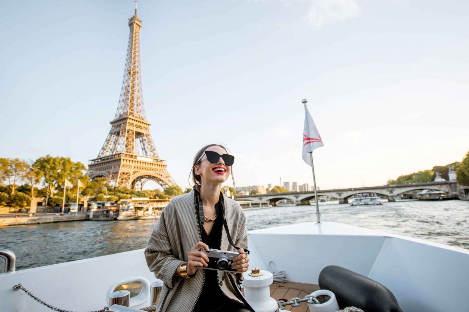 Paris: Seine River Cruise with a Live Guide