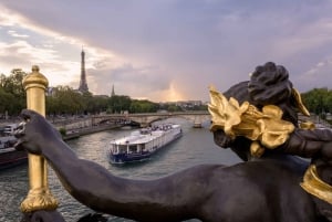 Paris: Romantic Cruise with 3-course Dinner on Seine River