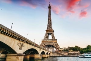 Paris: Romantic Cruise with 3-course Dinner on Seine River