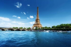 Paris: Romantic Cruise with 3-course Dinner on Seine River