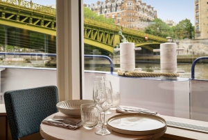 Paris: Romantic Cruise with 3-course Dinner on Seine River