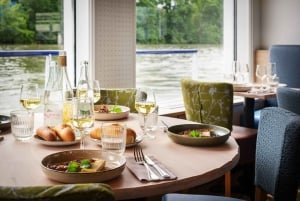 Paris: Romantic Cruise with 3-course Dinner on Seine River