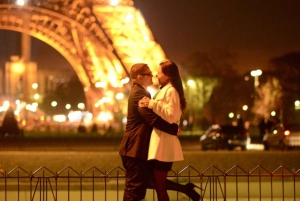 Paris: Romantic Limousine Tour