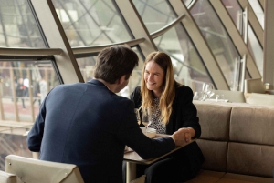 Pariisi: Romanttinen ystävänpäivän illallinen Eiffel-tornissa