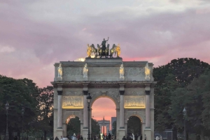 Paris : Scandals Guided Walking Tour