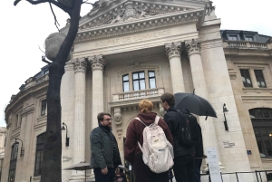Paris : Scandals Guided Walking Tour