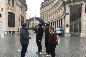 Paris : Scandals Guided Walking Tour