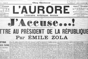 Paris : Scandals Guided Walking Tour