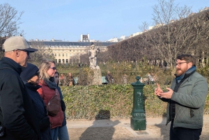 Paris : Scandals Guided Walking Tour