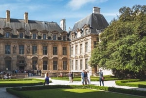 Paris: Scenic E-bike tour with optional Seine Cruise