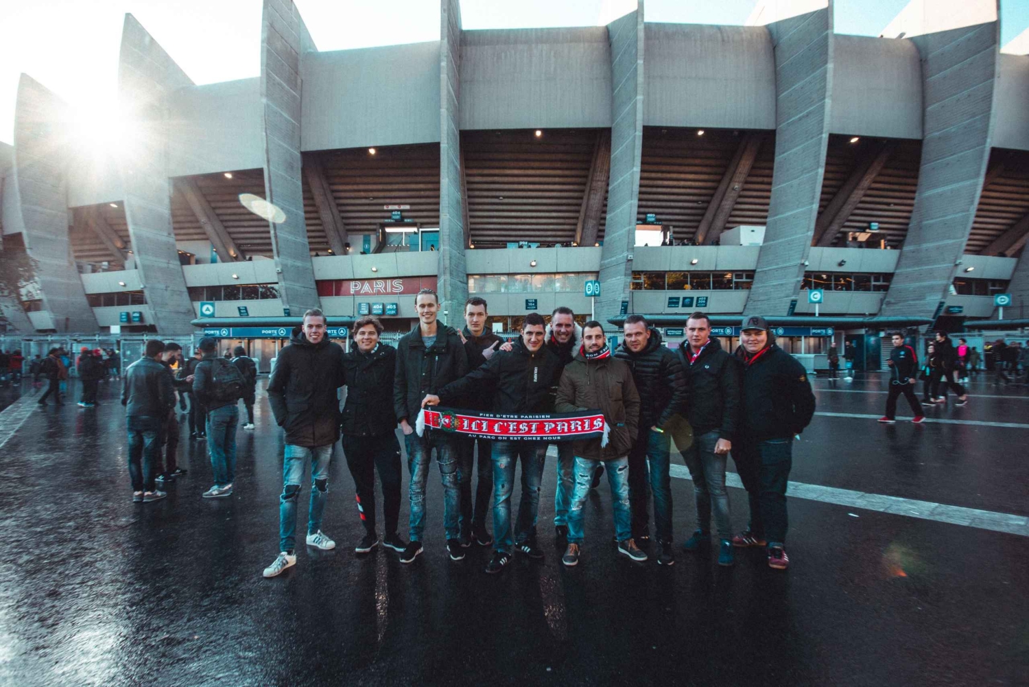 パリ：地元ファンと一緒にパリ・サンジェルマンを観戦しましょう