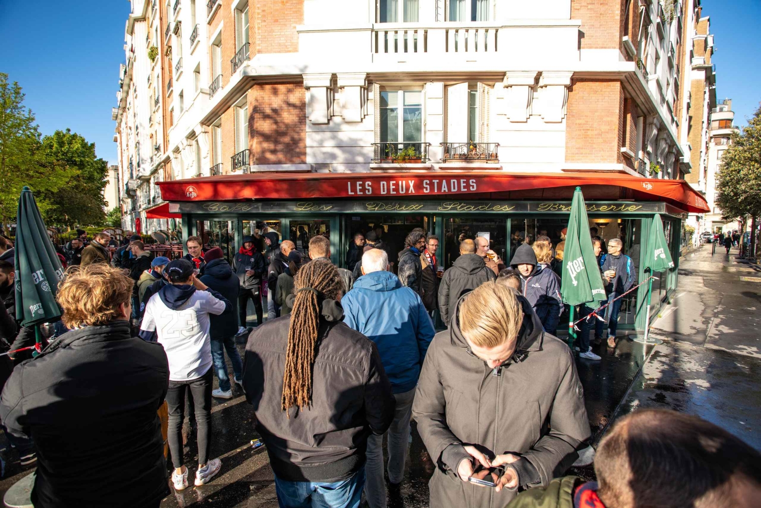 パリ：地元ファンと一緒にパリ・サンジェルマンを観戦しましょう