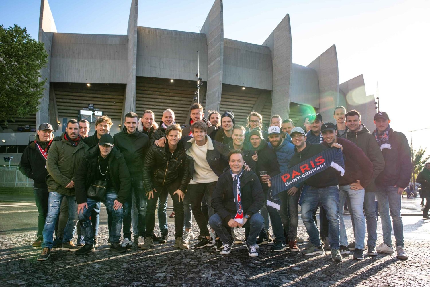 パリ：地元ファンと一緒にパリ・サンジェルマンを観戦しましょう