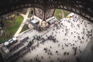 Paris: Seine Cruise with Snack/Optional Eiffel Tower Ticket