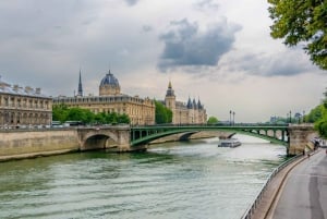 Paris: Seine Cruise with Snack/Optional Eiffel Tower Ticket