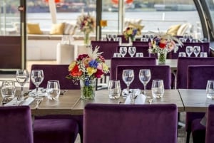 Paris: Seine River Champagne Dinner Cruise with Live Music