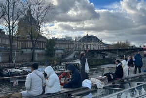 Paris: Elvecruise på Seinen og treretters bistrolunsj