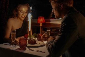 Parigi: Crociera sulla Senna con cena di 3 portate e musica dal vivo