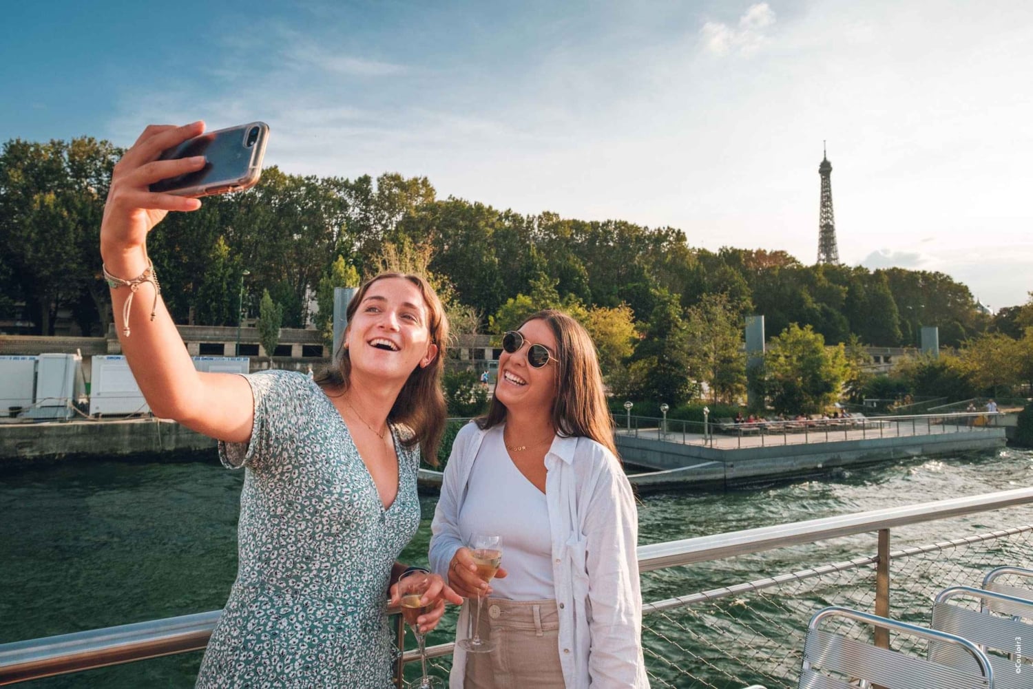 Paris: Seine River Cruise with Champagne from Eiffel Tower