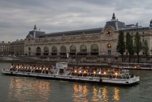 Paris: Seine River Cruise with Hot Chocolate