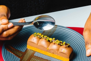 パリ生演奏付きセーヌ川ディナークルーズ