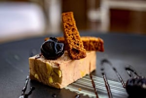 Paris: Seine River Dinner Cruise with Live Music