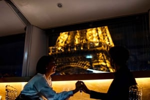 Paris: Seine River Dinner Cruise with Live Music