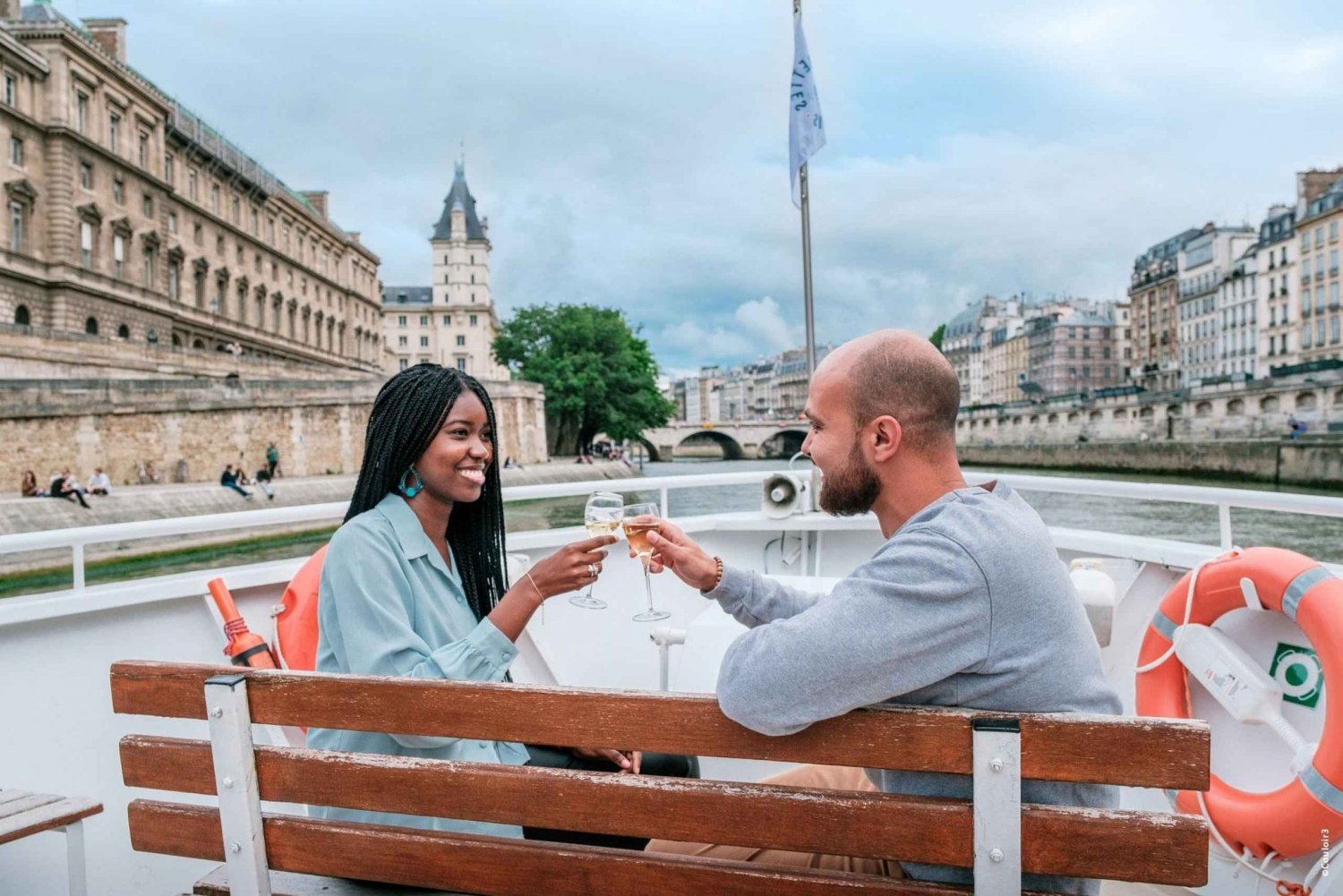 Paris: Seinen-krydstogt med live-guide og champagne