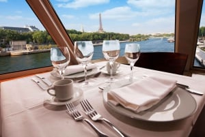 Paris : Seine River Lunch cruise from Eiffel Tower