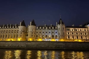 Paris: Seine River Private Cruise