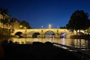 Paris: Seine River Private Cruise