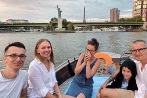 Paris: Seine River Private Cruise