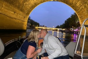 Paris: Seine River Private Cruise