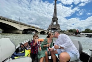 Paris: Seine River Private Cruise