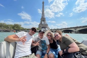 Paris: Seine River Private Cruise