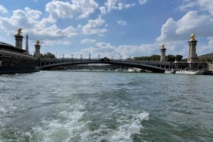 Paris: Seine River Private Cruise