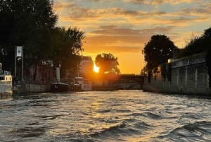 Paris: Seine River Private Cruise