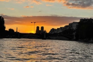 Paris: Seine River Private Cruise