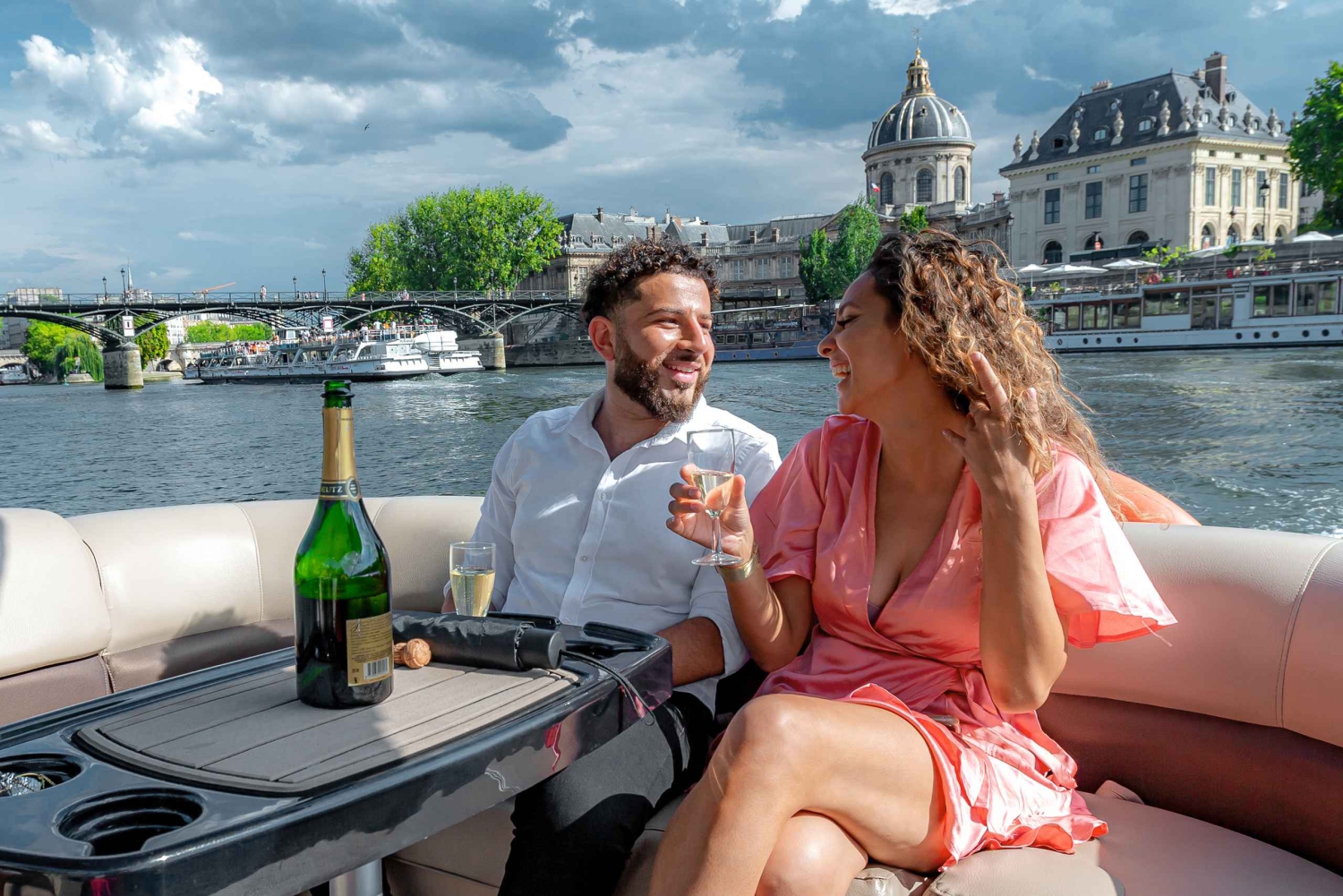 Pariisi: Seine-joen yksityinen opastettu ponttoniveneristeily