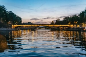 Paris : 3-Course Gourmet Dinner Cruise on Seine River