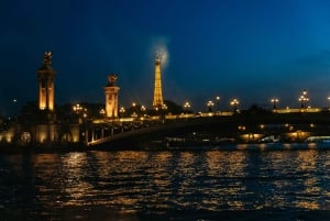 Paris : 3-Course Gourmet Dinner Cruise on Seine River