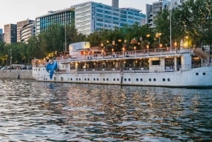 Paris : 3-Course Gourmet Dinner Cruise on Seine River