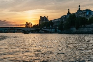 Paris : 3-Course Gourmet Dinner Cruise on Seine River