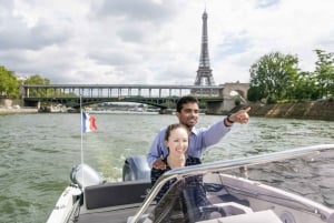 París: Crucero Privado en Barco Pequeño con Rosé y Macarons